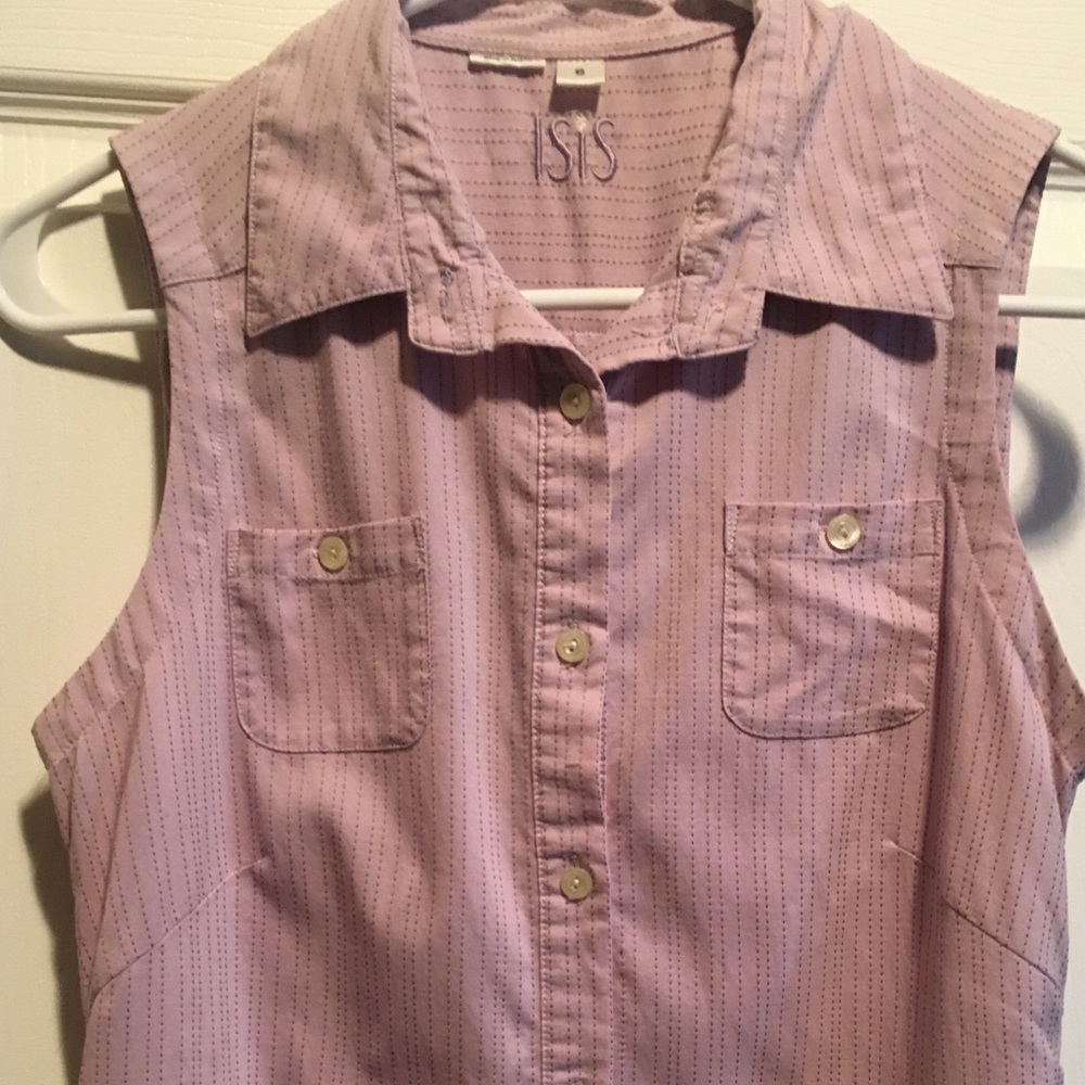 Lightweight, pale purple sleeveless activewear top